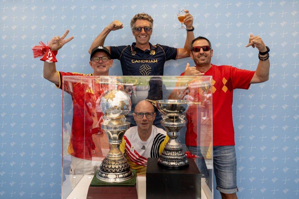 Fans posing with the FIH Hockey World Cup trophies at the Delhaize activation stand.